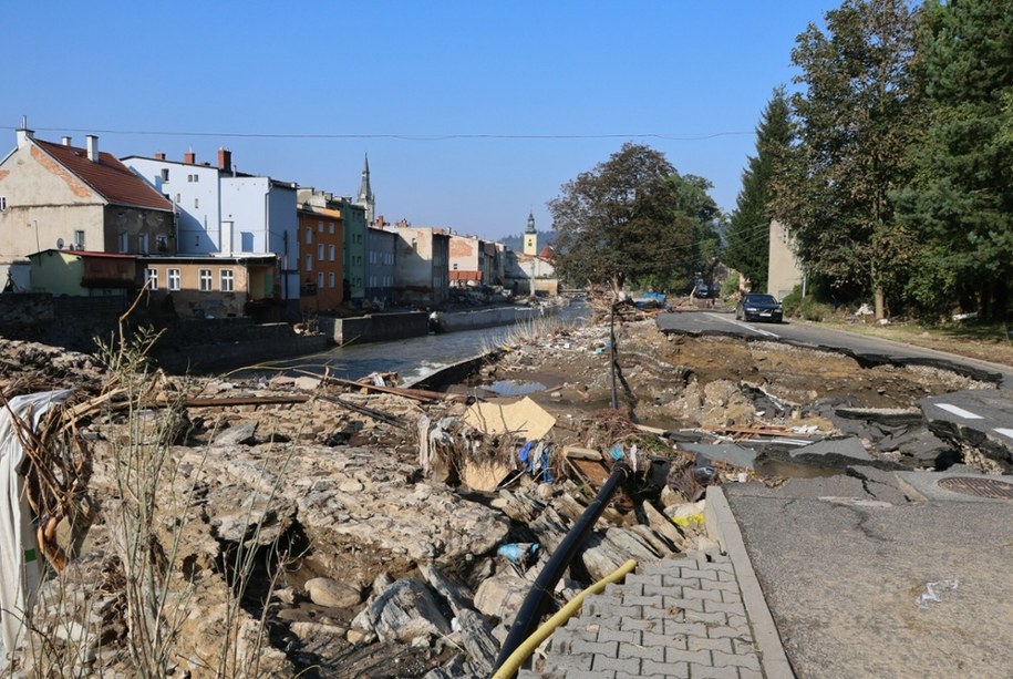 Lądek-Zdrój po przejściu fali powodziowej / WOJCIECH OLKUSNIK  /East News