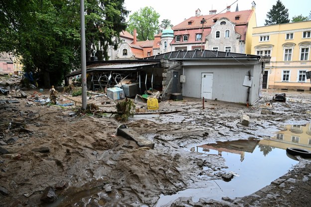 Lądek-Zdrój zdewastowany po zalaniu przez wodę / 	Maciej Kulczyński    /PAP