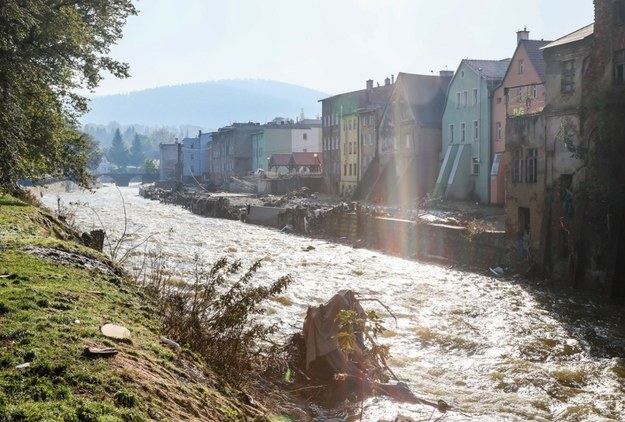 Lądek Zdrój. Zrujnowane miasto po przejsciu powodzi / WOJCIECH OLKUSNIK  /East News