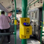 Ładował telefon w autobusie i... zmarł. Wina ładowarki?