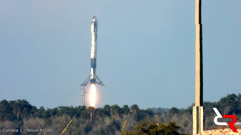 Lądowanie jednej z rakiet pobocznych - drugi start Falcona Heavy / Fot - Reds Rhetoric /Kosmonauta