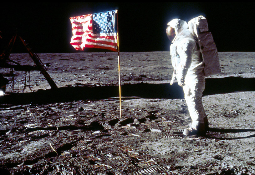 Lądowanie na księżycu - kosmiczny sukces, czy wielka mistyfikacja? /Getty Images