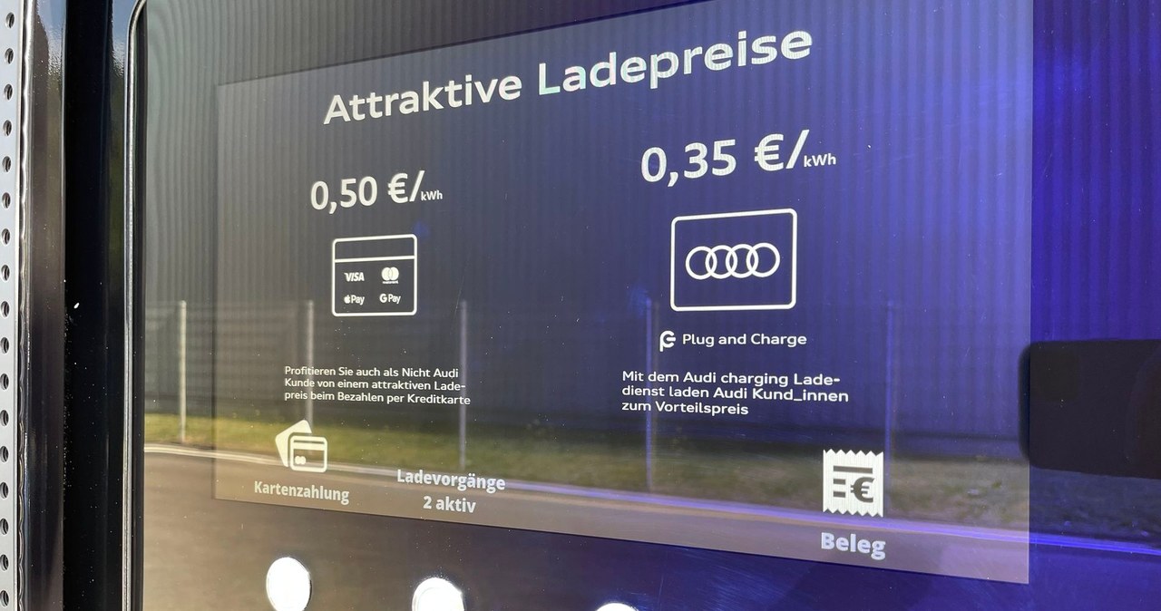 Ładowanie w Audi Charging Hubie kosztuje zaledwie 0,50 euro za 1 kWh da klientów marki. Pozostali mogą ładować za niewiele wyższą stawkę - 0,50 euro za 1 kWh /Sebastian Kościółek /INTERIA.PL