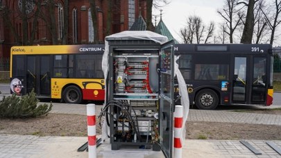 Ładowarki autobusowe już stoją. Kiedy przejedziemy się po Kielcach "elektrykiem"?
