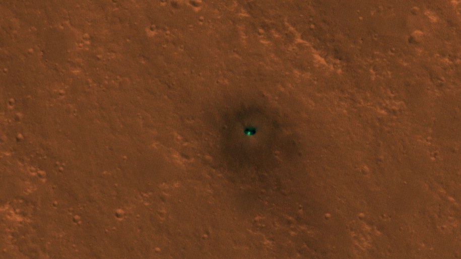 Ladownik InSight na Marsie w obiektywie sondy Mars Reconnaissance Orbiter / NASA/JPL-Caltech/University of Arizona /Materiały prasowe