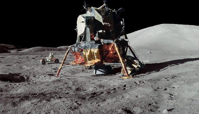 Lądownik na powierzchni Księżyca /NASA /domena publiczna