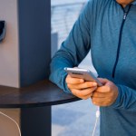 Ładujesz tak telefon? Prosisz się o kłopoty. Jak nie dać się okraść przez USB?