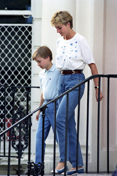 Lady Diana była wielką fanką klasycznych dżinsów /Julian Parker/UK Press via Getty Images /East News