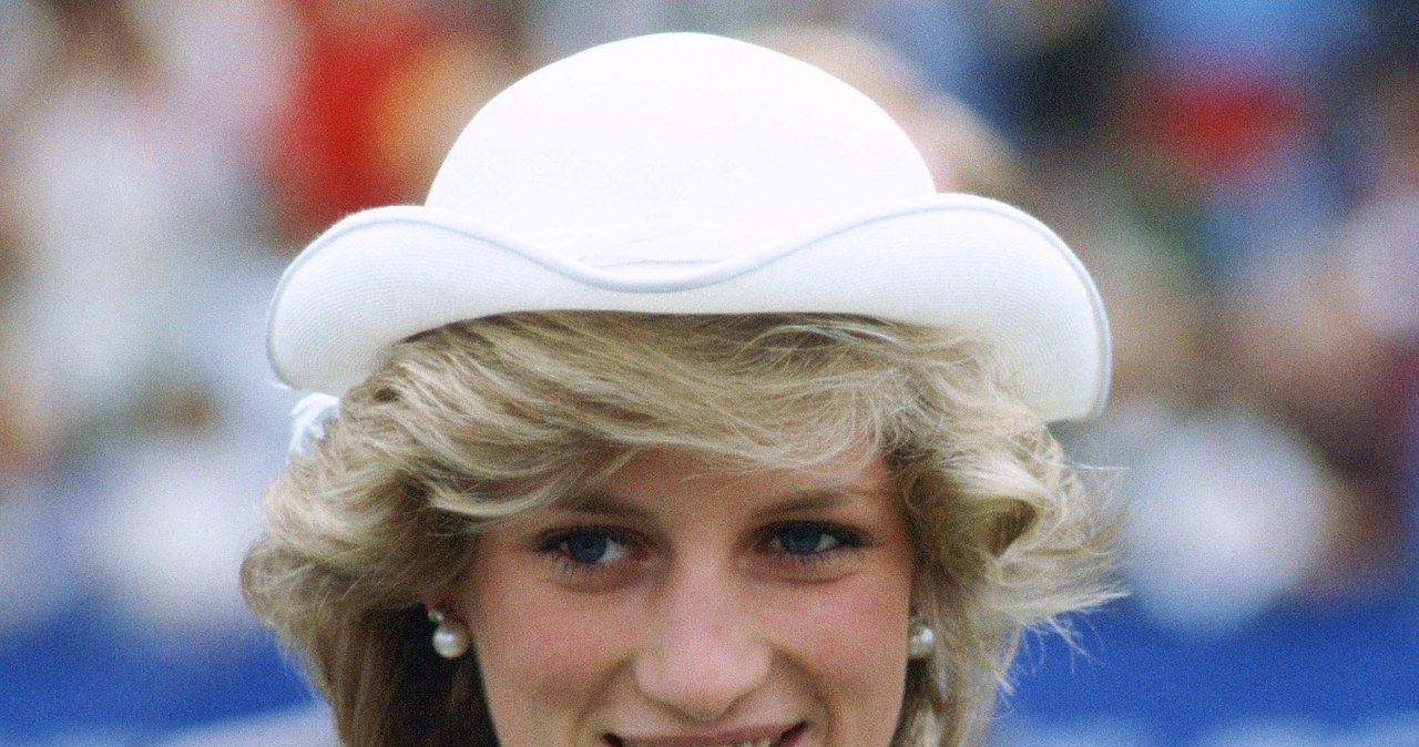 Lady Diana kochała sukienki z obniżoną talią /Tim Graham Photo Library via Getty Images /Getty Images