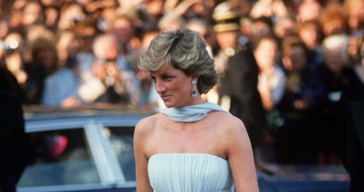 Lady Diana w swoim ulubionym modelu sukienki z obniżoną talią /Tim Graham Photo Library via Getty Images /Getty Images