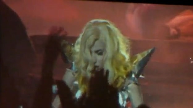 Lady GaGa podczas koncertu w Auckland /