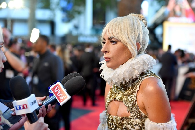 Lady Gaga podczas premiery w Londynie zaliczyła wpadkę /Jeff Spicer /Getty Images
