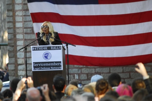 Lady GaGa przemawia w Portland fot. Cliff Kucine /Getty Images/Flash Press Media