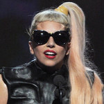 Lady Gaga traci... włosy