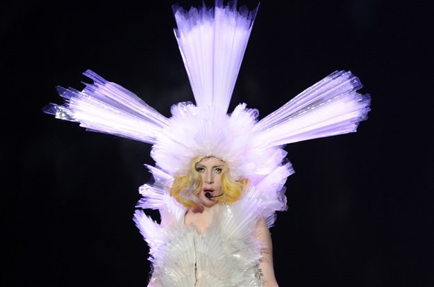 Lady GaGa w jednej ze swoich fantazyjnych kreacji /arch. AFP