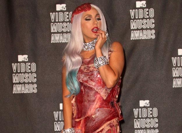 Lady Gaga w niesławnej kreacji z surowego mięsa fot. Kevin Winter /Getty Images/Flash Press Media