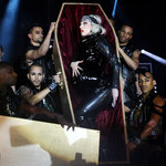 Lady Gaga w trumnie