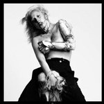 Lady Gaga znów pokazuje piersi