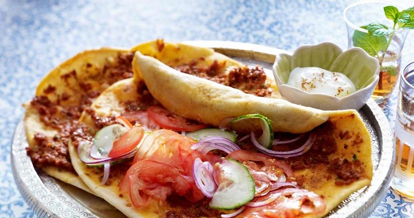 Lahmacun - turecka pizza /123RF/PICSEL