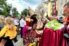 Lajkonik wędruje ulicami Krakowa