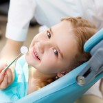 ​Lakowanie zębów u dzieci