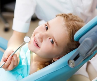 ​Lakowanie zębów u dzieci