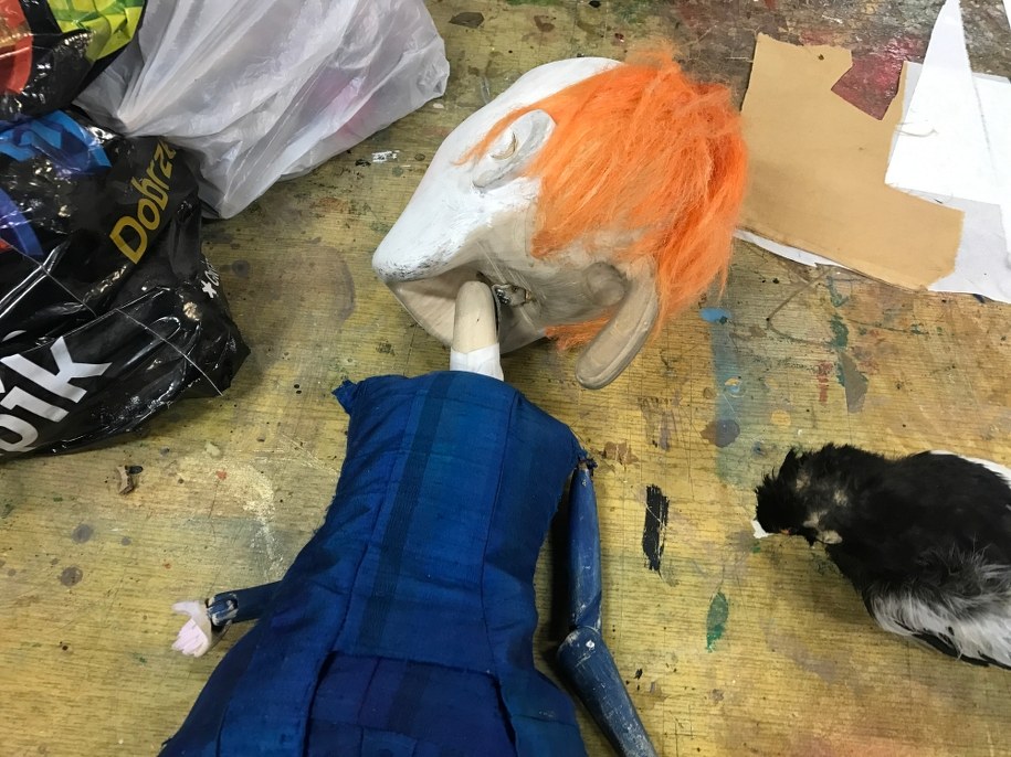 Lalce trzeba naprawić szyję... /Michał Dobrołowicz /RMF FM