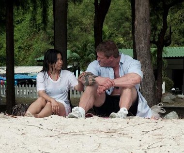 Lamaiporn Hougaard i Kim Kold w scenie z filmu "Misiaczek"