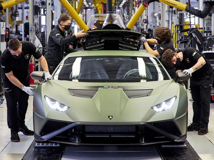 Lamborghini chce "oddać hołd silnikom benzynowym" /Informacja prasowa