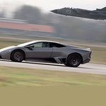 Lamborghini kontra myśliwiec