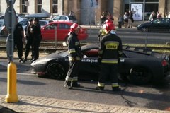 Lamborghini wjechało w ścianę tunelu w centrum Wrocławia