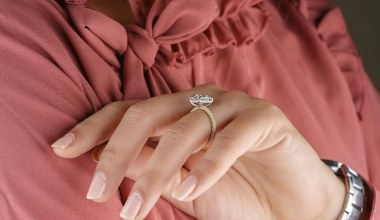 Łamliwe paznokcie wzmocnisz już w 30 minut. Wystarczy, że nałożysz żółtka wymieszane z miodem