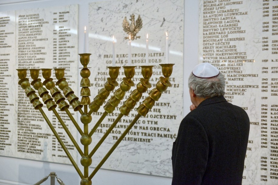 Lampa chanukowa w Sejmie / 	Jakub Kamiński    /PAP