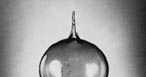 Lampa elektryczna z żarnikiem węglowym, Thomas Edison, USA, 1879 /Encyklopedia Internautica