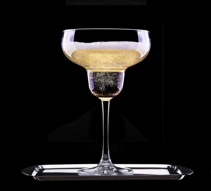 Lampka francuskiego szampana /123RF/PICSEL