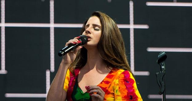 Lana Del Rey na scenie - fot. Ian Gavan /Getty Images