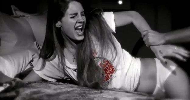 Lana Del Rey we fragmencie klipu "Sturmgruppe" - fot. YouTube /