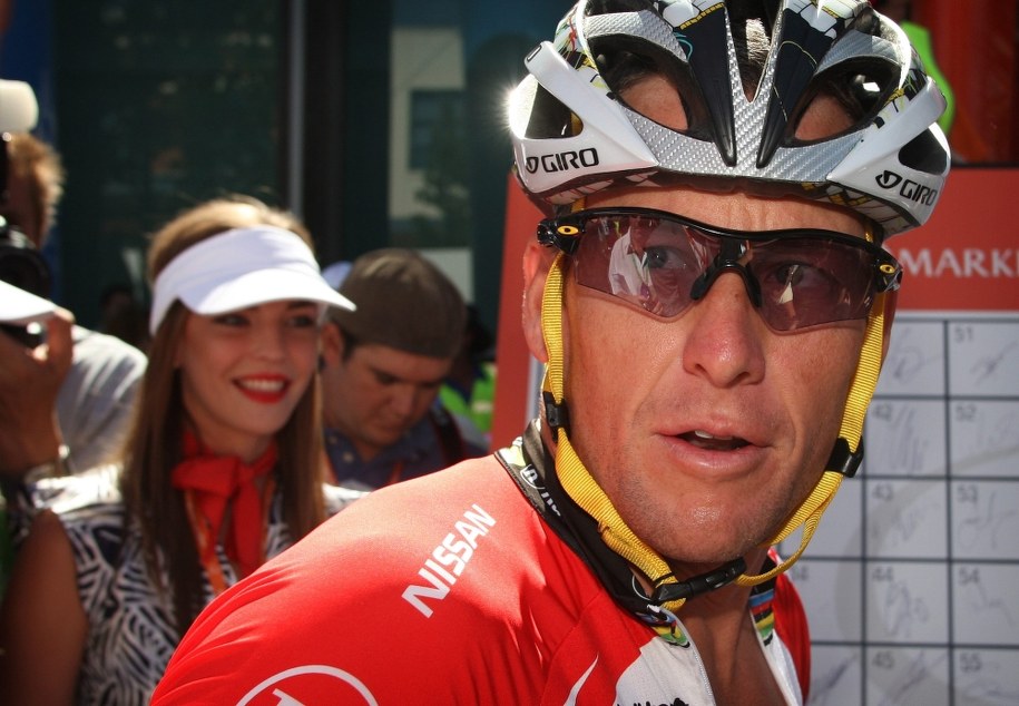 Lance Armstrong /BENJAMIN MACMAHON /PAP/EPA