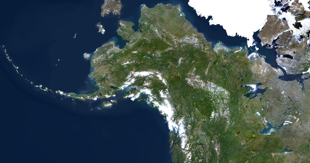 Łańcuch Aleutów rozciąga się łukowato od Alaski aż po Kamczatkę /Planet Observer/Universal Images Group /Getty Images