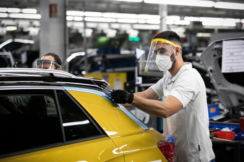 Łańcuch dostaw sprawia, że polski przemysł motoryzacyjny jest uzależniony od światowej koniunktury /Getty Images
