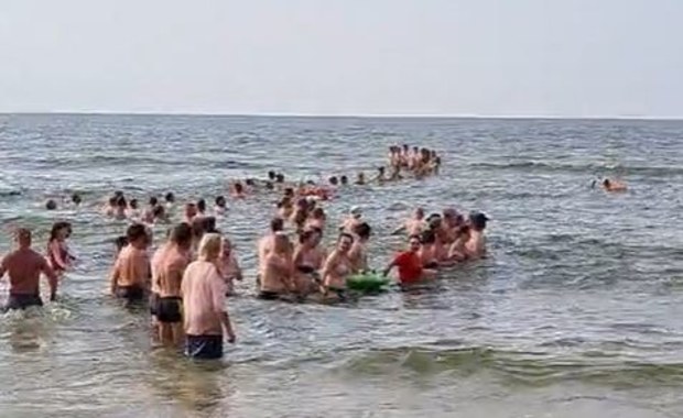 "Łańcuch życia" w Międzyzdrojach. Plażowicze pomogli w poszukiwaniach 16-latka