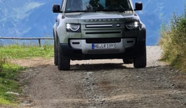 Land Rover Defender– w ciężki teren w garniturze