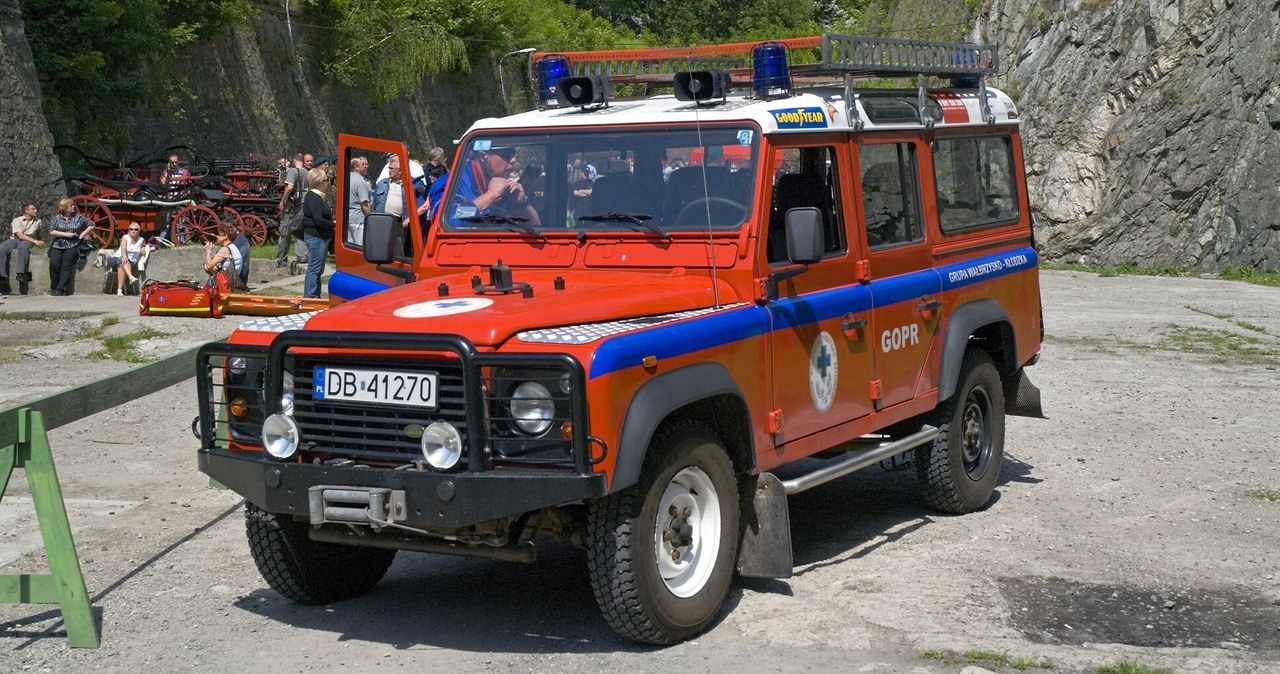 Land Rovery Defendery 110 są używane prze różne grupy GOPR w Polsce /Fot. Przemyslaw Ziemacki  /East News