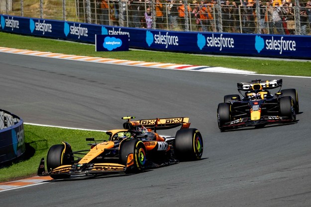 Lando Norris (L) i Max Verstappen (P) /Sem van der Wal /PAP/EPA