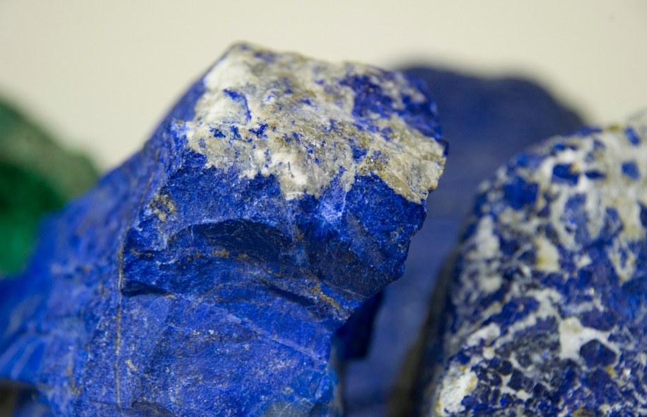 Lapis Lazuli. W średniowieczu - jeden z najcenniejszych minerałów na świecie /EVERETT KENNEDY BROWN /PAP/EPA