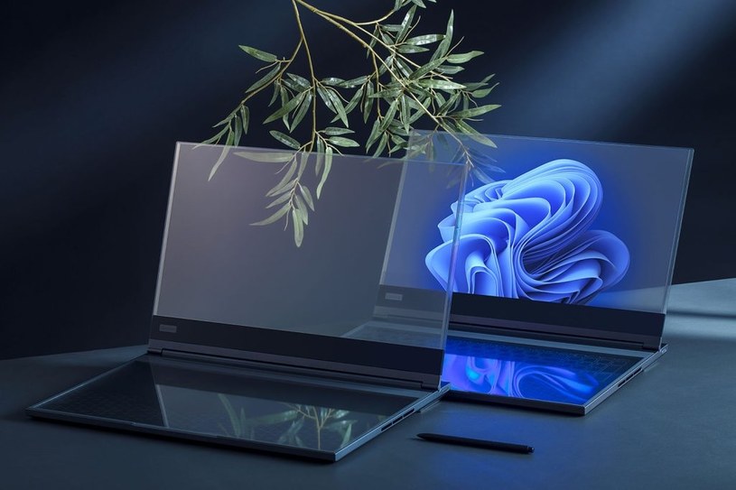Laptop Lenovo z przezroczystym ekranem - Project Crystal pokazany na MWC 2024. /Lenovo /materiały prasowe