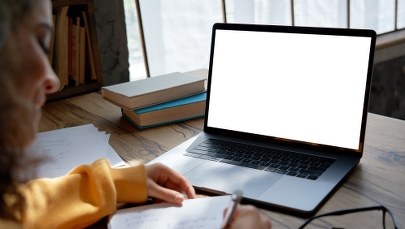 Laptopy dla uczniów czwartych klas. Rodzice mają wybór