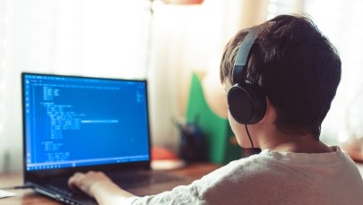 Laptopy dla uczniów. Ustawa wraca do senackiej komisji