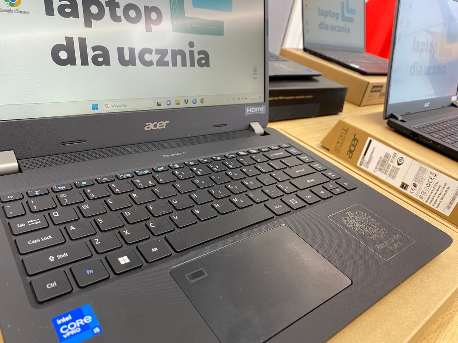 Laptopy mają wygrawerowanego orła białego /RMF FM, Mariusz Piekarski /RMF FM