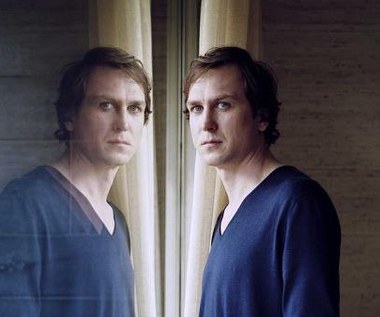 Lars Eidinger w scenie z filmu "Dom na weekend"